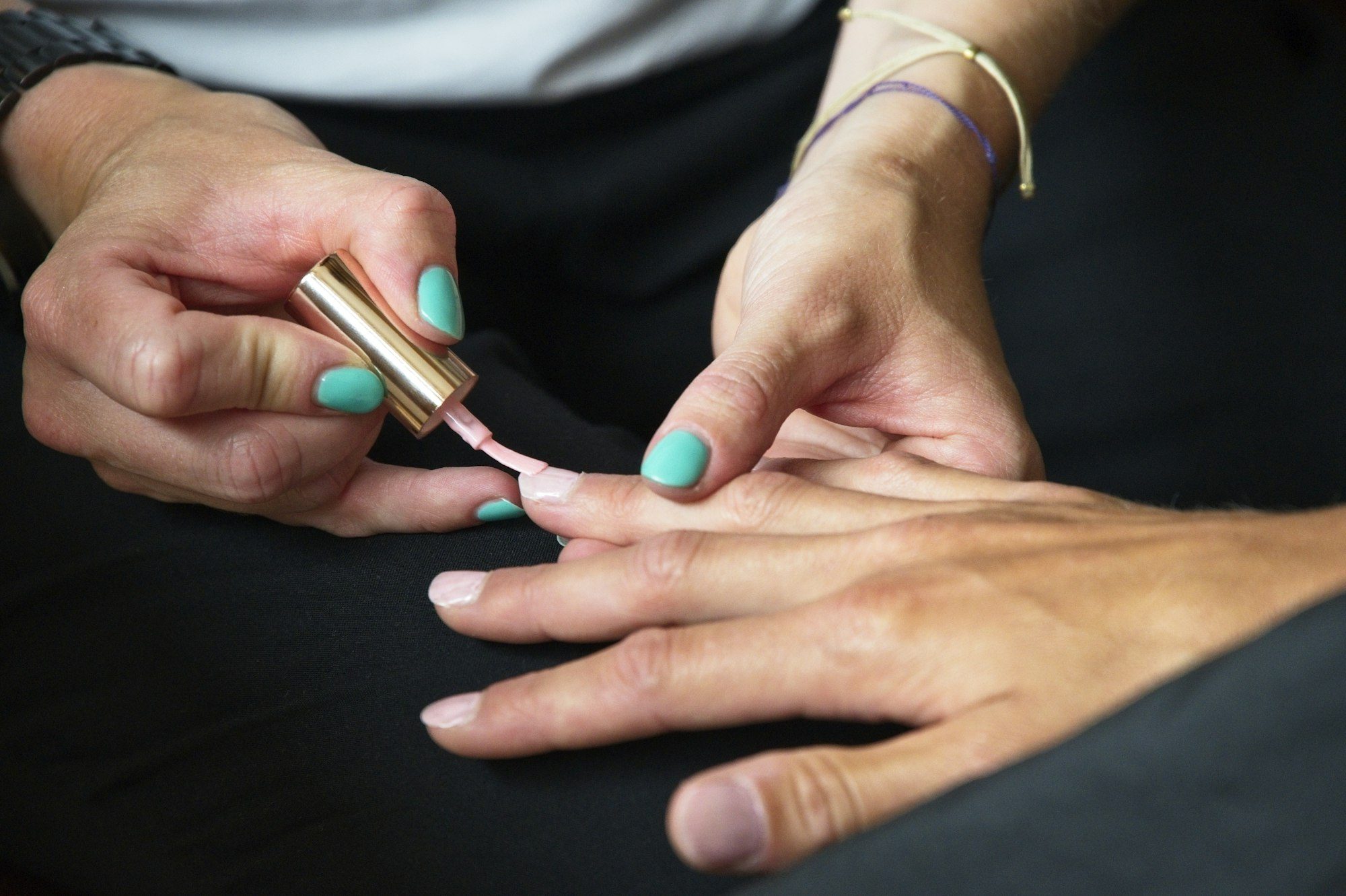 Manicura en proceso (imagen ilustrativa)