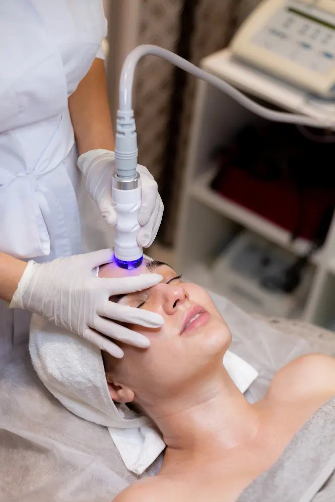 Tratamiento facial con aparatología