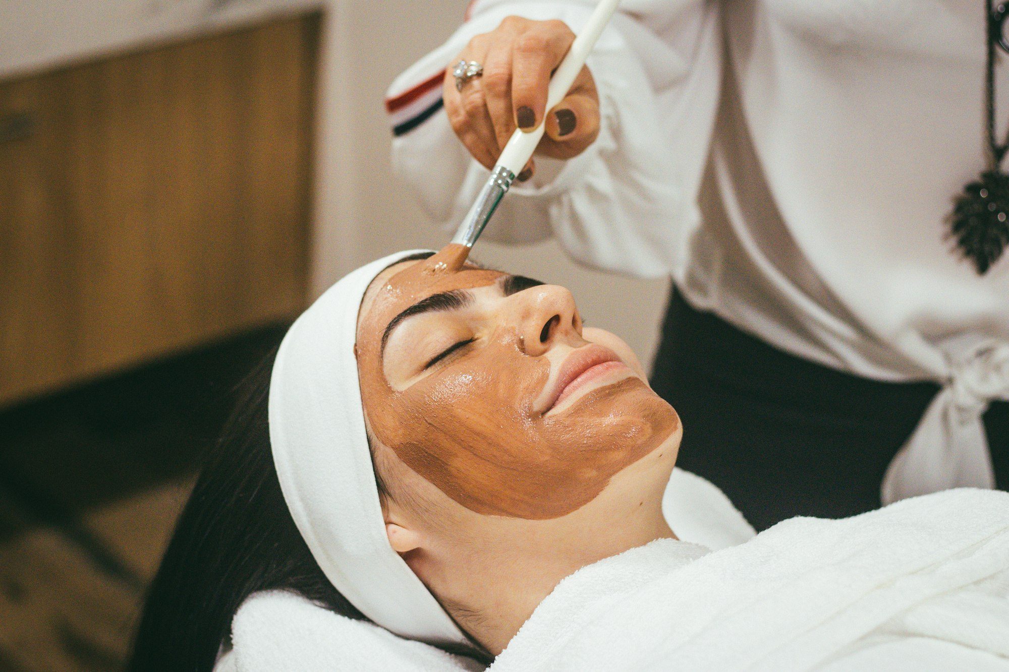 Máscara facial en cabina (imagen ilustrativa)